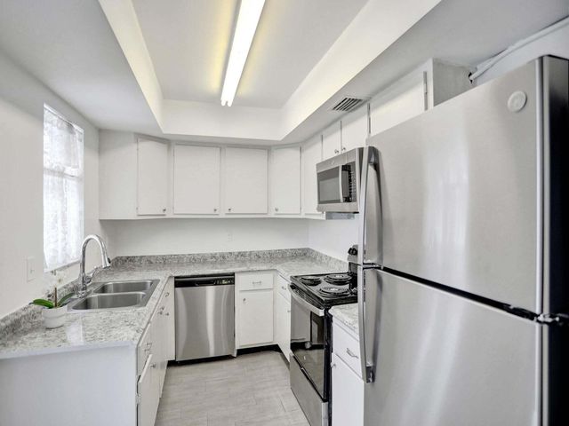 10193 N Military Trail 206, Palm Beach Gardens, FL 33410