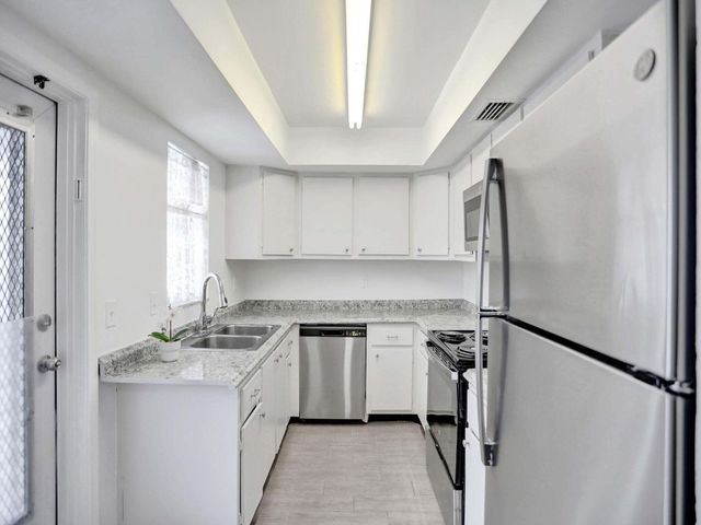 10193 N Military Trail 206, Palm Beach Gardens, FL 33410