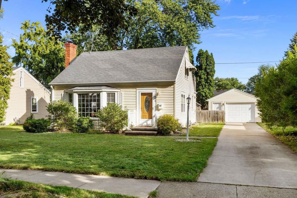 1018 E FRANCES STREET, Appleton, WI 54911