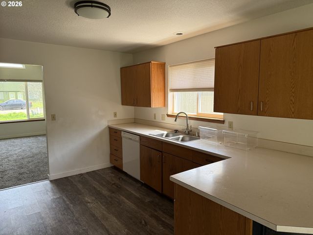 108 COWAN Ct, Longview, WA 98632