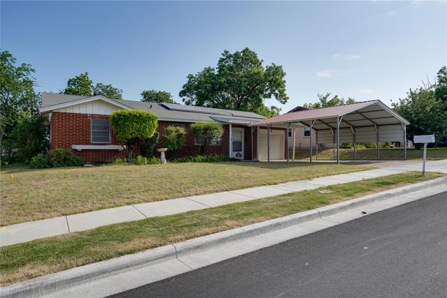 8113 Tumbleweed Trail, White Settlement, TX 76108
