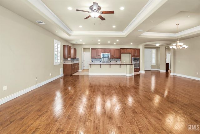 118 Guilden Grove Way, Bakersfield, CA 93312
