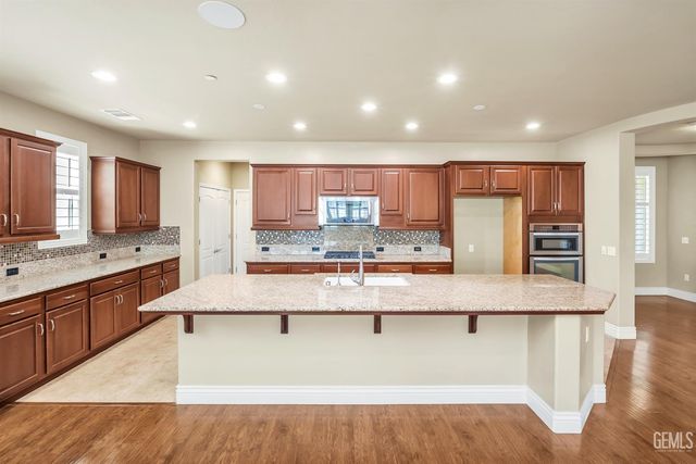 118 Guilden Grove Way, Bakersfield, CA 93312