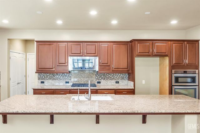 118 Guilden Grove Way, Bakersfield, CA 93312