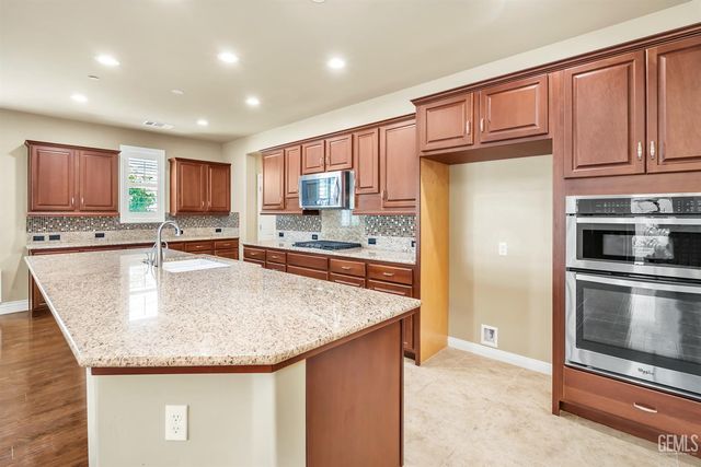 118 Guilden Grove Way, Bakersfield, CA 93312