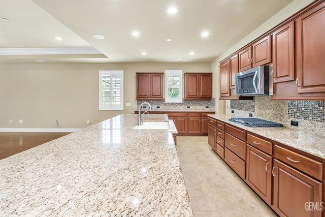 118 Guilden Grove Way, Bakersfield, CA 93312