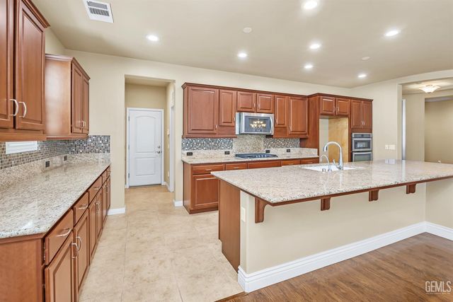 118 Guilden Grove Way, Bakersfield, CA 93312