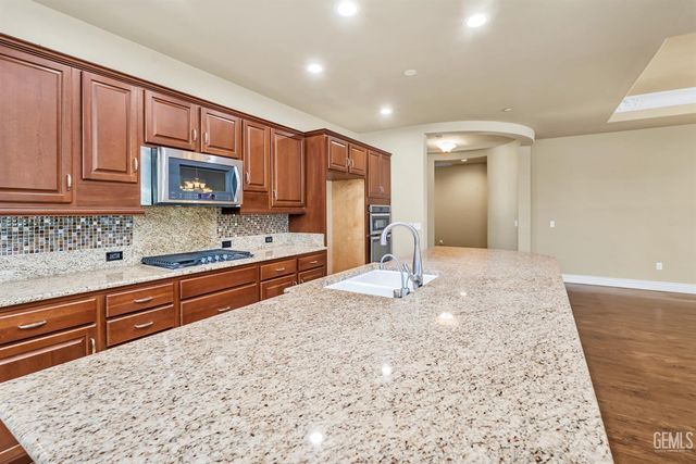 118 Guilden Grove Way, Bakersfield, CA 93312