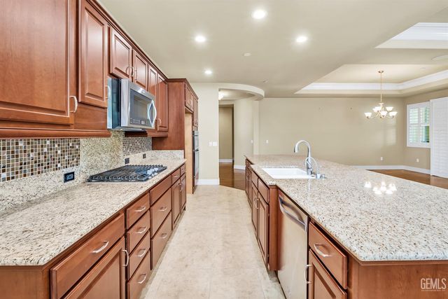 118 Guilden Grove Way, Bakersfield, CA 93312