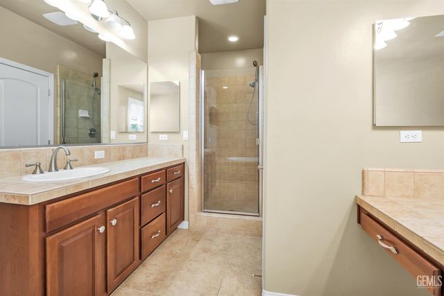 118 Guilden Grove Way, Bakersfield, CA 93312