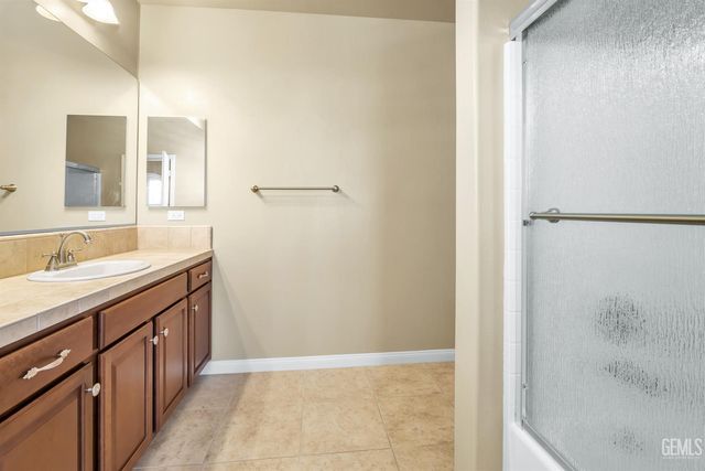 118 Guilden Grove Way, Bakersfield, CA 93312