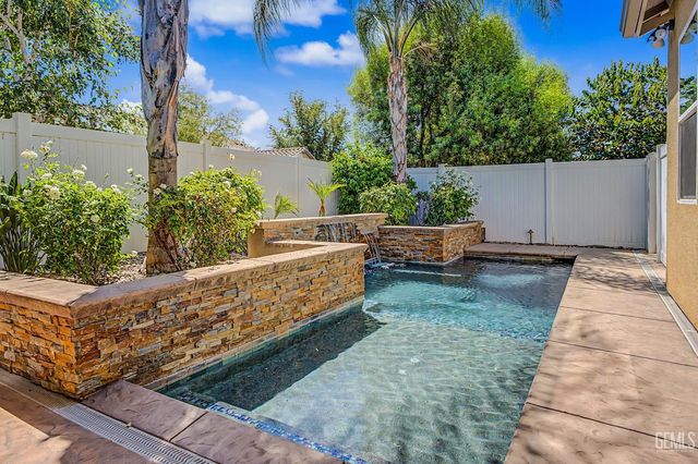 118 Guilden Grove Way, Bakersfield, CA 93312