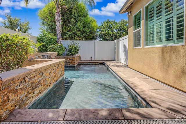 118 Guilden Grove Way, Bakersfield, CA 93312