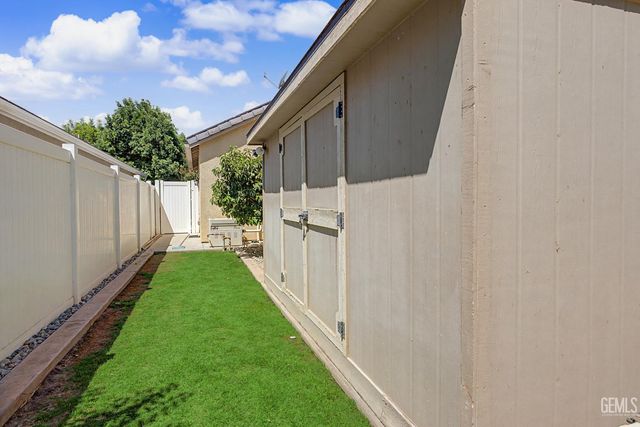 118 Guilden Grove Way, Bakersfield, CA 93312