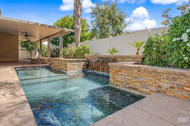118 Guilden Grove Way, Bakersfield, CA 93312