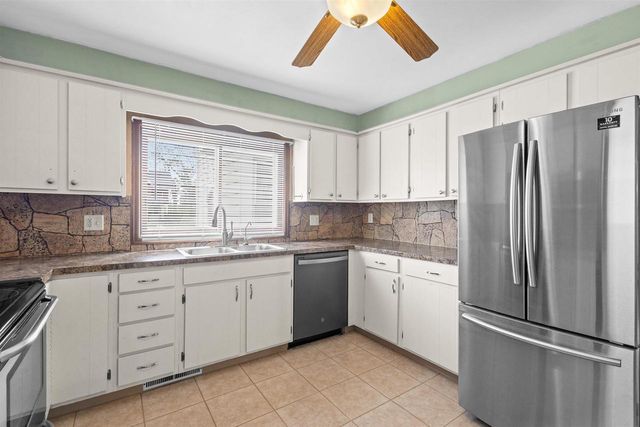 814 QUINNEY AVENUE, Kaukauna, WI 54130