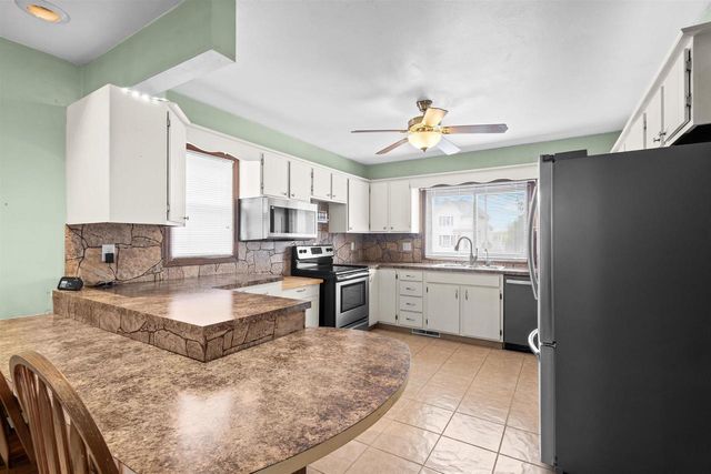 814 QUINNEY AVENUE, Kaukauna, WI 54130