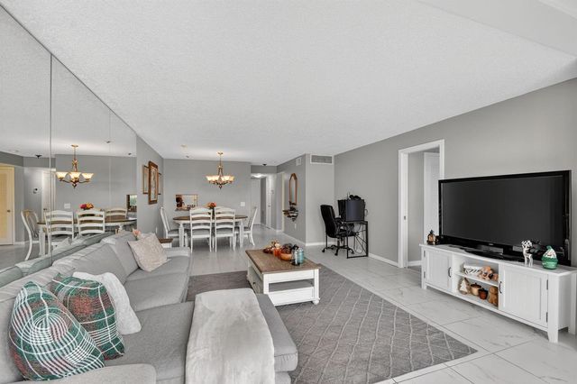 4272 Deste Court 106, Lake Worth, FL 33467