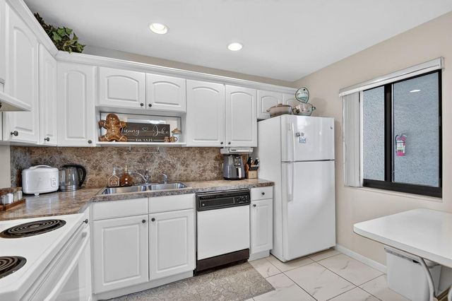4272 Deste Court 106, Lake Worth, FL 33467
