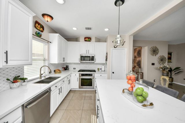 10803 Shannon Mills Lane, Houston, TX 77075