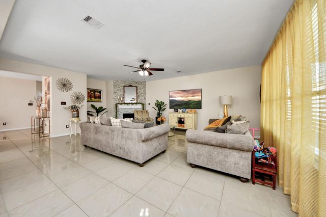 10803 Shannon Mills Lane, Houston, TX 77075