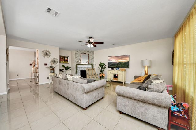 10803 Shannon Mills Lane, Houston, TX 77075