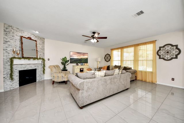 10803 Shannon Mills Lane, Houston, TX 77075