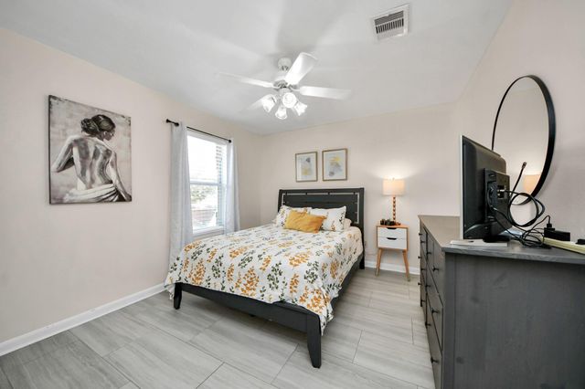 10803 Shannon Mills Lane, Houston, TX 77075