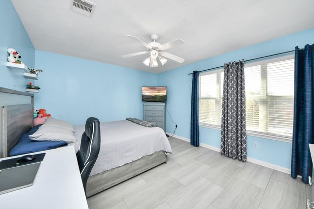 10803 Shannon Mills Lane, Houston, TX 77075