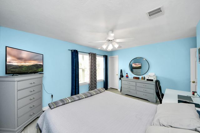 10803 Shannon Mills Lane, Houston, TX 77075