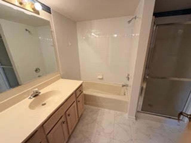 480 E Montrose Avenue 203, Wood Dale, IL 60191