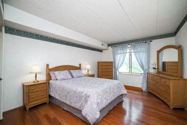 480 E Montrose Avenue 203, Wood Dale, IL 60191