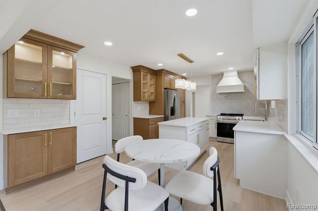 6780 Lee Crest Drive, West Bloomfield, MI 48322