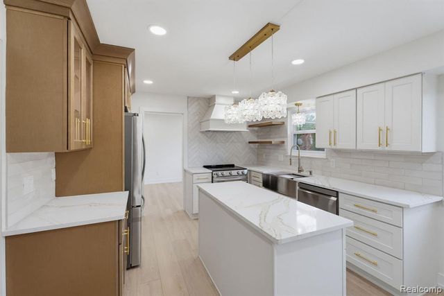 6780 Lee Crest Drive, West Bloomfield, MI 48322