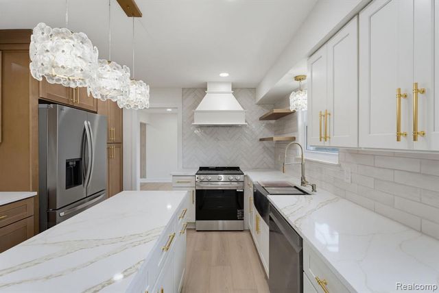 6780 Lee Crest Drive, West Bloomfield, MI 48322