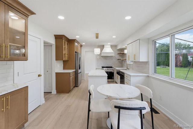 6780 Lee Crest Drive, West Bloomfield, MI 48322