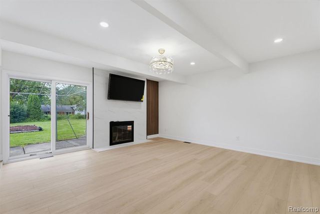 6780 Lee Crest Drive, West Bloomfield, MI 48322