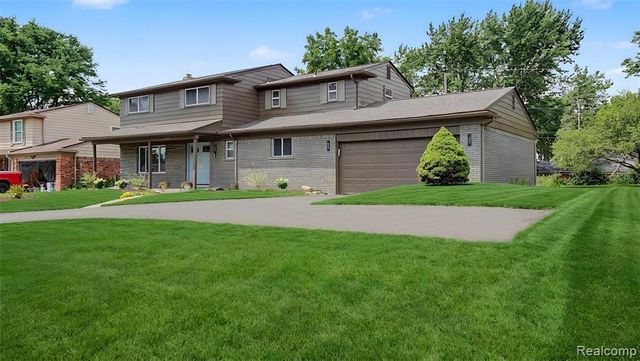 6780 Lee Crest Drive, West Bloomfield, MI 48322