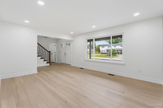 6780 Lee Crest Drive, West Bloomfield, MI 48322