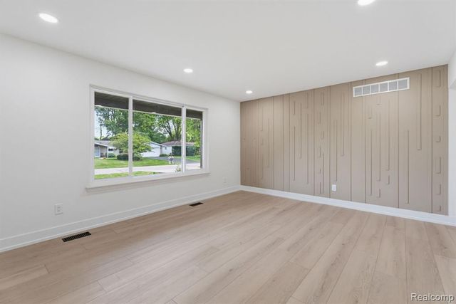 6780 Lee Crest Drive, West Bloomfield, MI 48322