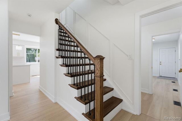 6780 Lee Crest Drive, West Bloomfield, MI 48322