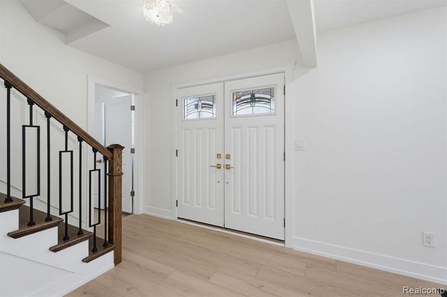 6780 Lee Crest Drive, West Bloomfield, MI 48322
