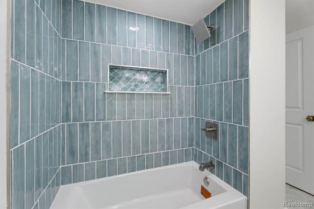 6780 Lee Crest Drive, West Bloomfield, MI 48322