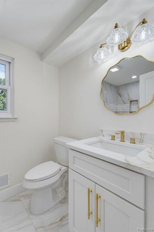 6780 Lee Crest Drive, West Bloomfield, MI 48322