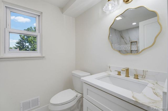 6780 Lee Crest Drive, West Bloomfield, MI 48322