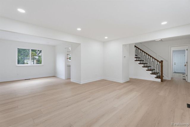 6780 Lee Crest Drive, West Bloomfield, MI 48322