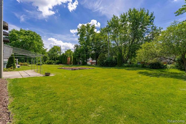 6780 Lee Crest Drive, West Bloomfield, MI 48322