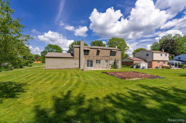 6780 Lee Crest Drive, West Bloomfield, MI 48322