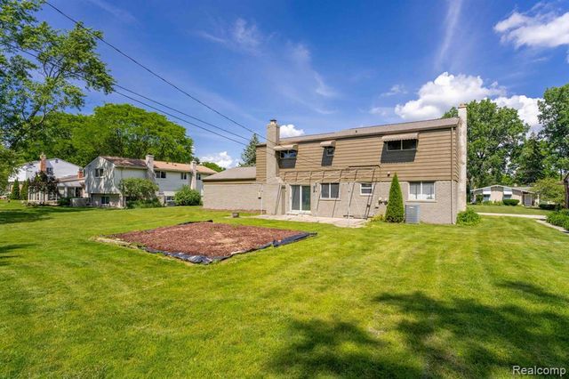 6780 Lee Crest Drive, West Bloomfield, MI 48322
