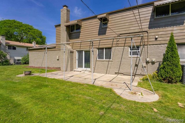 6780 Lee Crest Drive, West Bloomfield, MI 48322